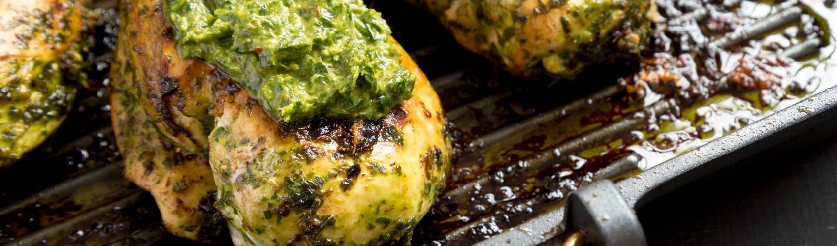 Pollo horneado al pesto con coliflor rostizada